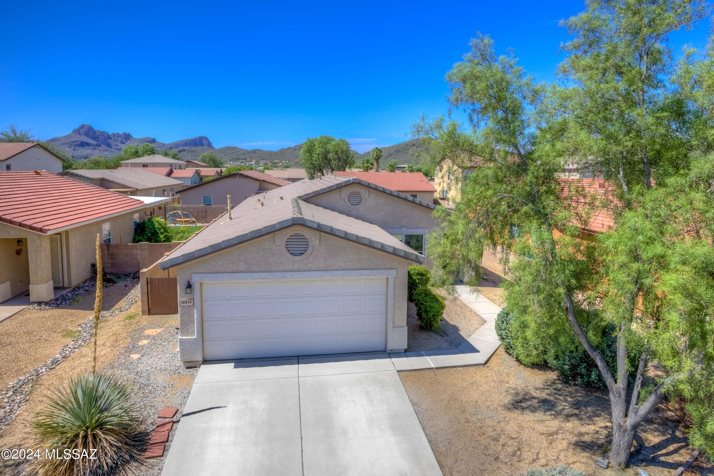 Blue Crossing Way, Tucson, AZ 85743