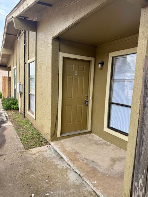 3001-B Parker Lane, Austin, TX, 78741 | Card Image