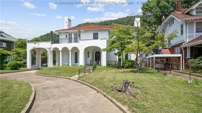 2406 Kanawha Boulevard E, House other with 4 bedrooms, 2 bathrooms and null parking in Charleston WV | Image 3