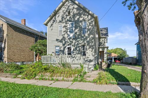 1217 Erie St, RACINE, WI, 53402-5121 | Card Image