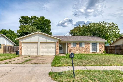 8013 Emerald Hills Way, North Richland Hills, TX, 76180-5721 | Card Image