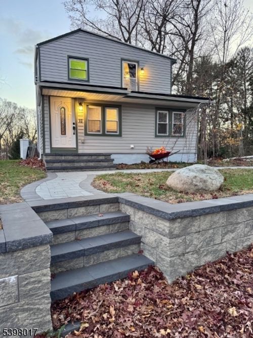 10 Eisenhower St, Budd Lake, NJ, 07828-1606 | Card Image