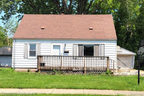 22703 Ridgeway St, Saint Clair Shores, MI, 48080-4095 | Card Image