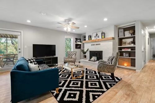 15 Churchill Dr, Bella Vista, AR, 72715-6212 | Card Image