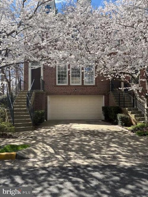 2792 Thaxton Ln, OAKTON, VA, 22124-3032 | Card Image