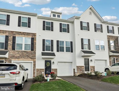 7626 Clayton Ave, COOPERSBURG, PA, 18036-8748 | Card Image