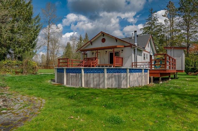 12323 248 Street, House other with 5 bedrooms, 1 bathrooms and 10 parking in Maple Ridge BC | Image 2