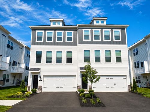9717 Hopkins St, Wexford, PA, 15090-9535 | Card Image