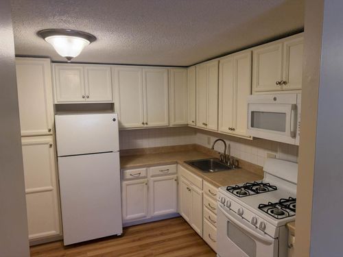 2-1 Lancelot Ct, Salem, NH, 03079-3509 | Card Image