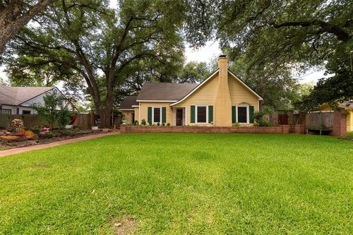 1004 S Magnolia St, Hearne, TX, 77859-3709 | Card Image