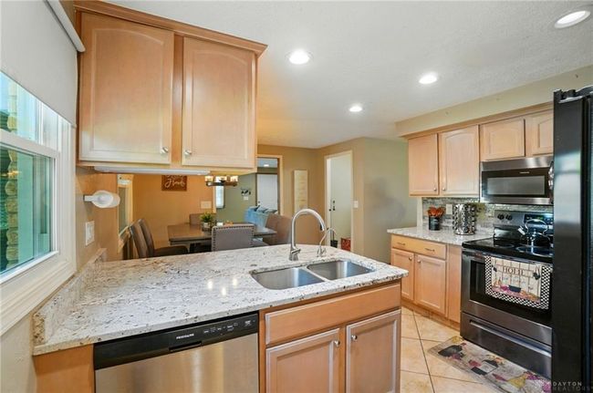 2946 Rockledge Trl, House other with 3 bedrooms, 2 bathrooms and null parking in Beavercreek OH | Image 12