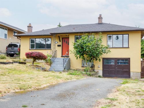 915 Inskip St, Esquimalt, BC, V9A4J6 | Card Image