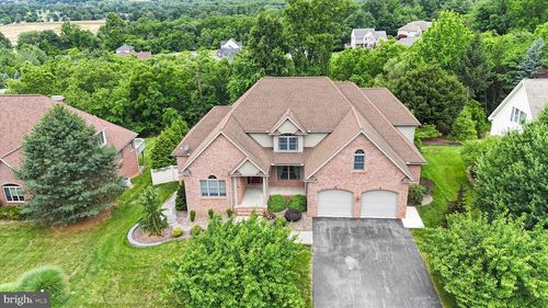 11067 Weatherstone Dr, WAYNESBORO, PA, 17268-8832 | Card Image
