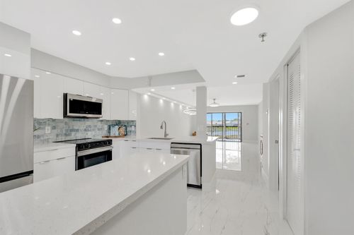 202-7240 Huntington Ln, Delray Beach, FL, 33446-2910 | Card Image
