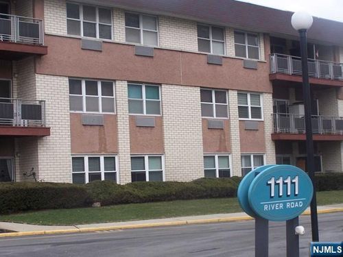 1111 River Rd, Edgewater, NJ, 07020-1335 | Card Image