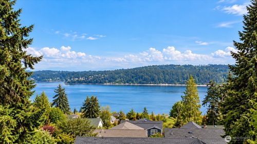 5055 Honeymoon Bay Rd, Freeland, WA, 98249-9789 | Card Image
