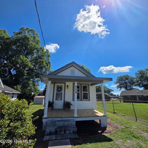608 Parsonage St, Elizabeth City, NC, 27909-3851 | Card Image