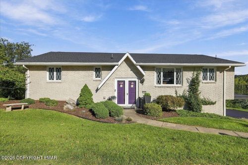 7121 Kingstead Dr, Slatington, PA, 18080-2221 | Card Image