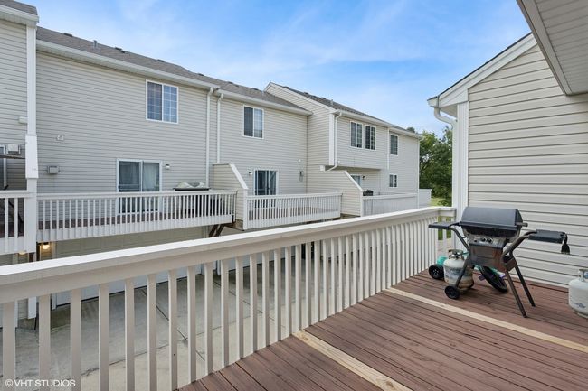 33 S Treehouse Ln, Townhouse with 3 bedrooms, 3 bathrooms and 2 parking in Round Lake IL | Image 5