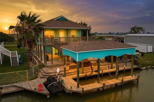 109 Copano Cove Rd, Rockport, TX, 78382-9519 | Card Image