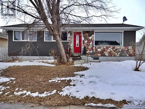 4704 48b Ave, Vermilion, AB, T9X1R8 | Card Image