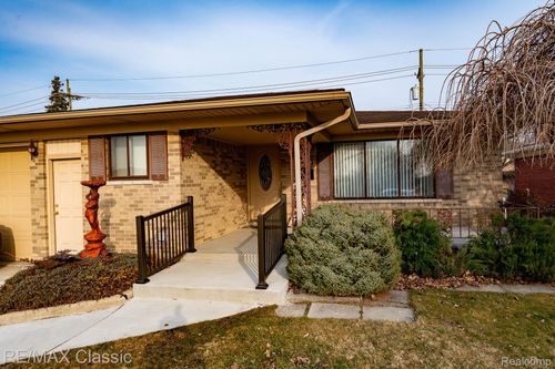 34398 Greentrees Rd, Sterling Heights, MI, 48312-5645 | Card Image