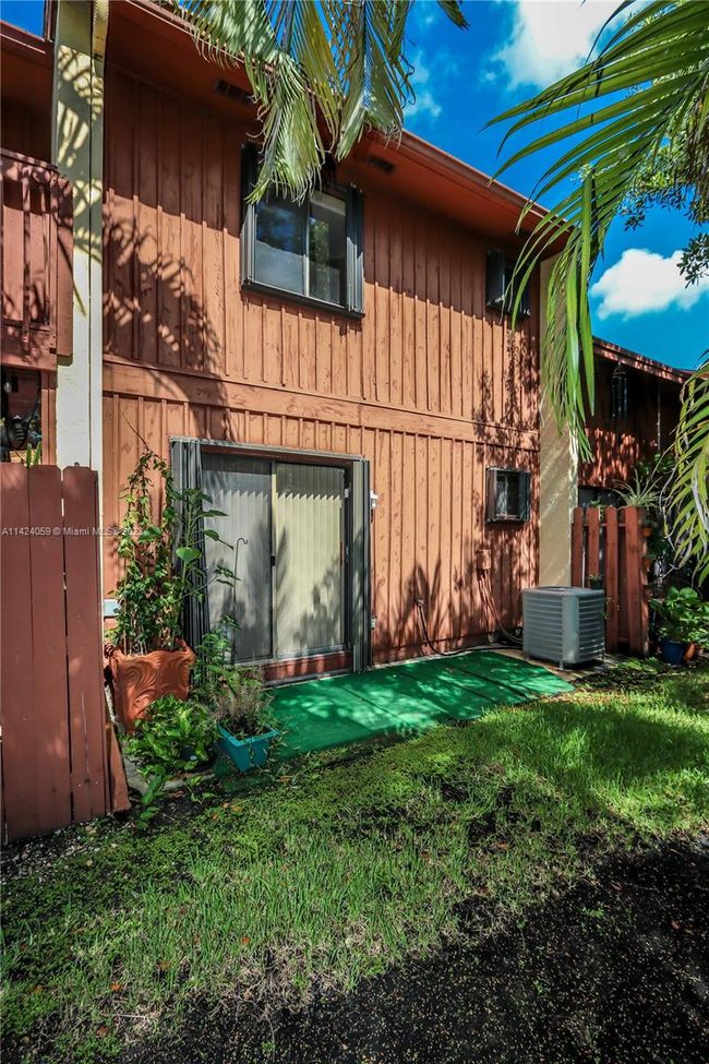 0 - 444 Se 14th St, Townhouse with 2 bedrooms, 2 bathrooms and null parking in Dania Beach FL | Image 30