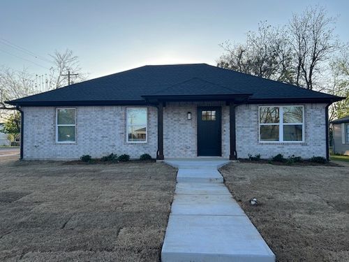 201 Pecan St, Whitesboro, TX, 76273-1821 | Card Image