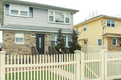 121 Nassau Blvd, West Hempstead, NY, 11552-1048 | Card Image