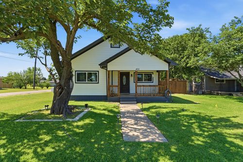 401 W Mesquite St, Gunter, TX, 75058-2065 | Card Image