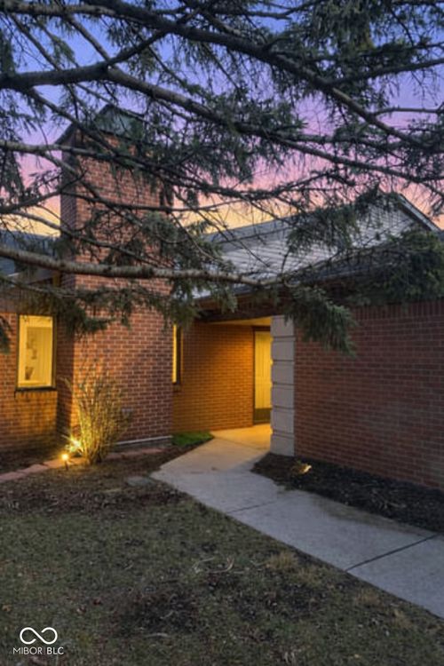 2078 Oak Run North Dr, Indianapolis, IN, 46260-5130 | Card Image