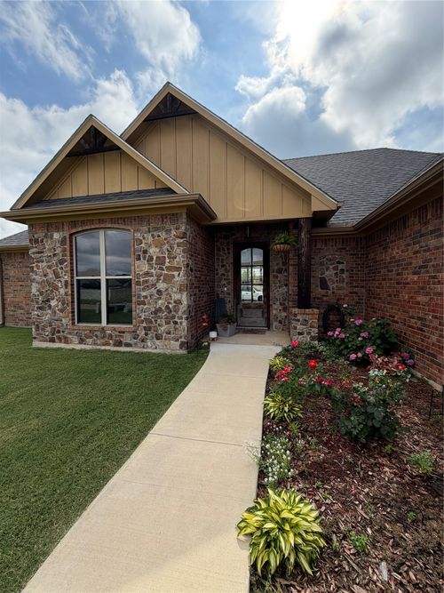 330 Koby Cir, Sulphur Springs, TX, 75482-7817 | Card Image