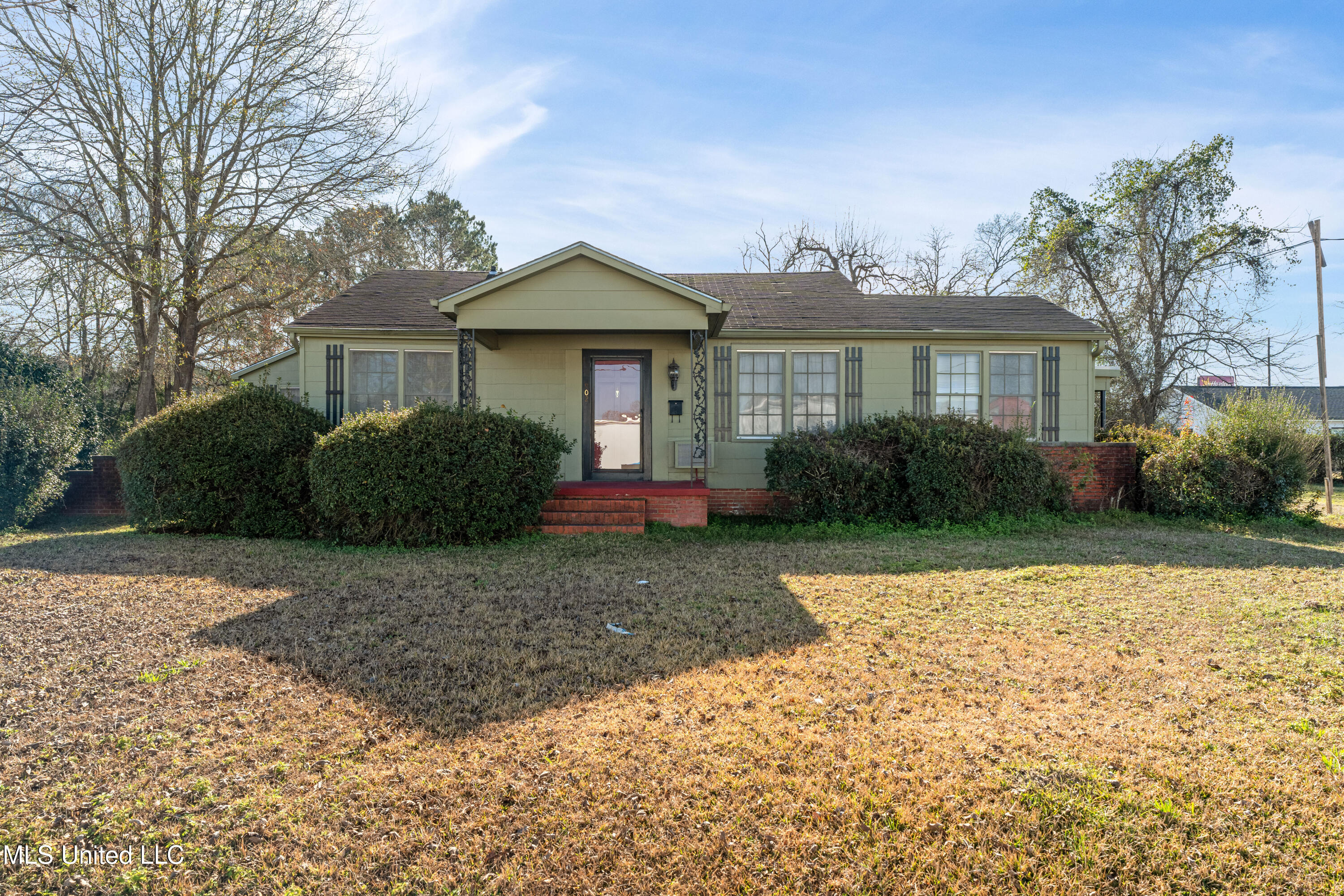 902 Court St, Waynesboro, MS 39367