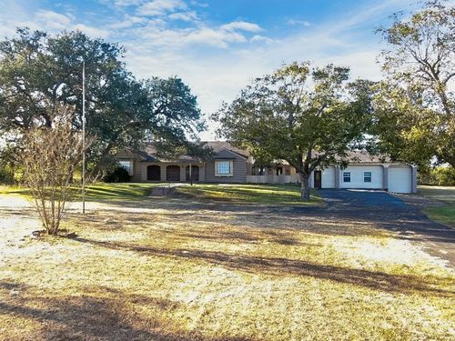 2248 Us Highway 77a S, Yoakum, TX, 77995-5361 | Card Image