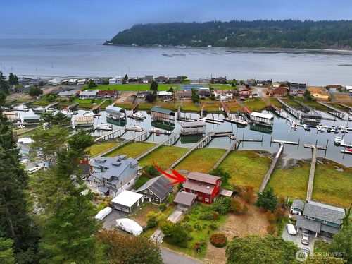 8122 Autumn Ln, Clinton, WA, 98236-8907 | Card Image