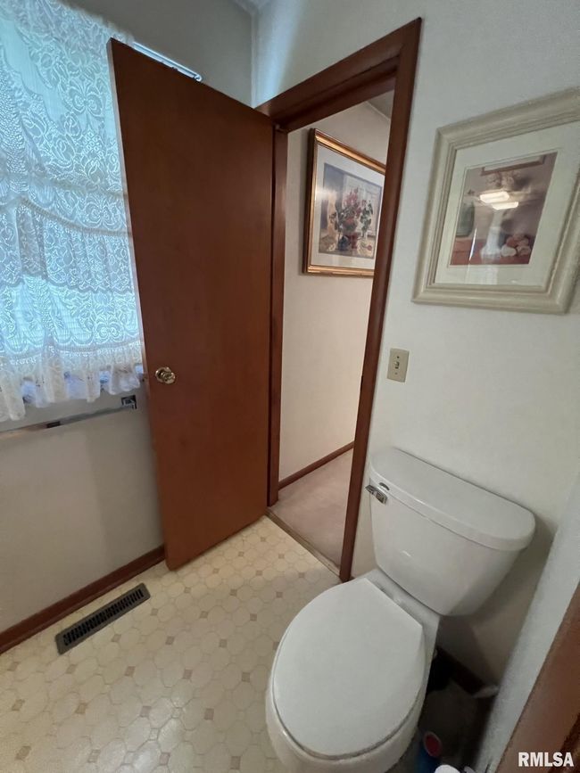 633 Mission Dr, House other with 3 bedrooms, 2 bathrooms and null parking in Kewanee IL | Image 27