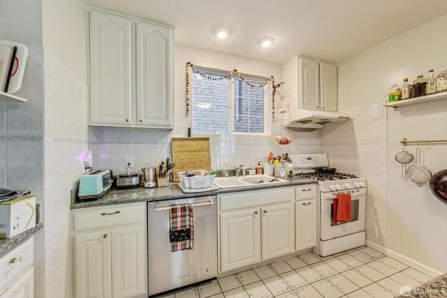 2815 - 2811 Telegraph Ave, Home with 6 bedrooms, 5 bathrooms and 4 parking in Berkeley CA | Image 38