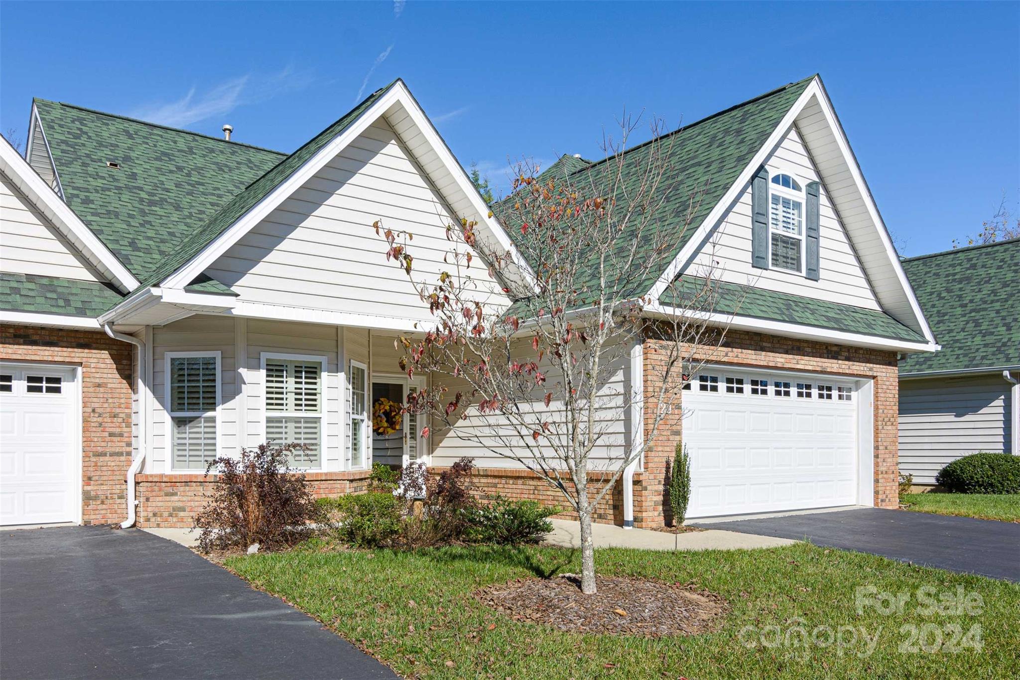 Victoria Park Dr, Hendersonville, NC 28792