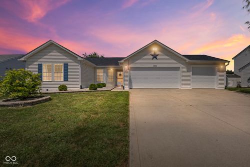 8522 Robin Run Way, Avon, IN, 46123-1215 | Card Image