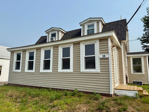 38 Auburn Road, Peru, ME, 04290 | Card Image