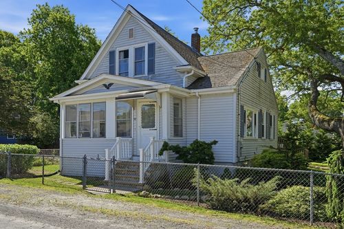 72 Pembroke Ave, Acushnet, MA, 02743-2353 | Card Image