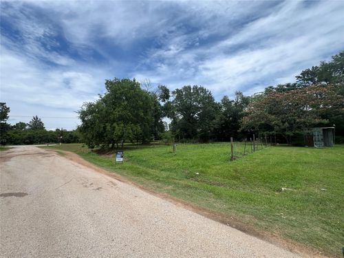 106 Marie Antoinette, Hempstead, TX, 77445-8560 | Card Image
