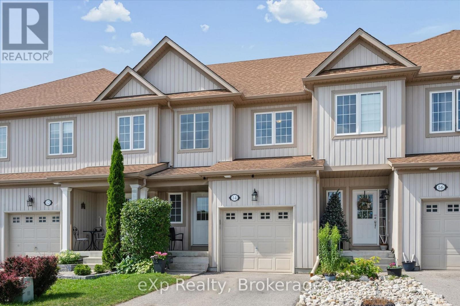 Residential in Centre Wellington (Fergus) 3