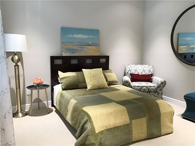 Guest bedroom / In process of getting a new bed | Image 16