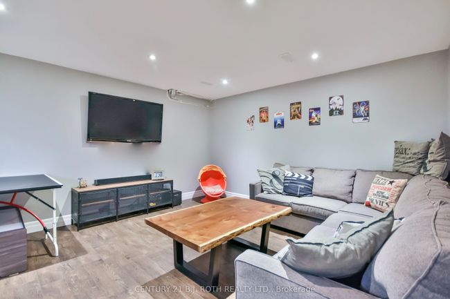 212 Maplewood Dr, House other with 3 bedrooms, 3 bathrooms and 4 parking in Angus ON | Image 32