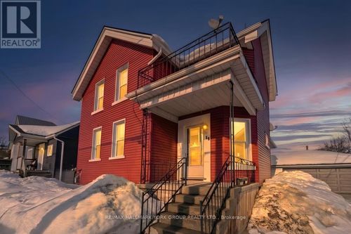 16 Albert St N, Orillia, ON, L3V5K1 | Card Image