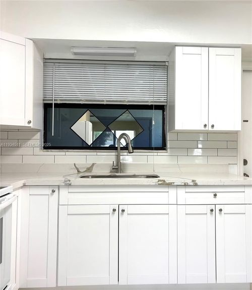 1-301 Sw 10th Ter, Hallandale Beach, FL, 33009-6124 | Card Image