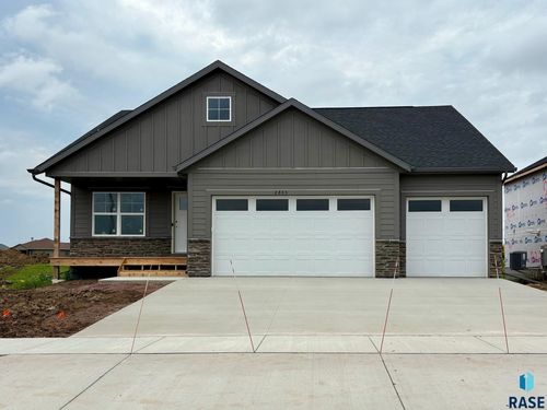 2805 S Copper Creek Ave, Sioux Falls, SD, 57110 | Card Image