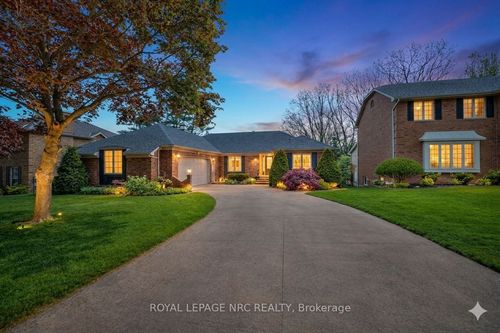 3 Petronella Pky, Fonthill, ON, L0S1M0 | Card Image