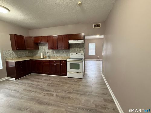 5 Winter St, Hartford, CT, 06120-2539 | Card Image